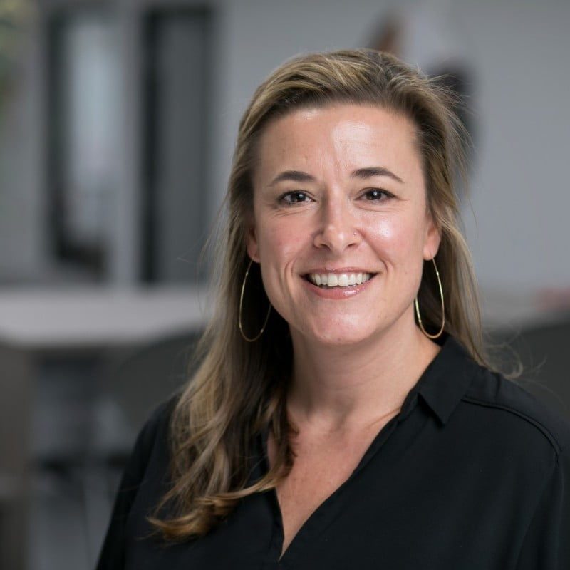 Launching Forward: Women Entrepreneurs Paving Paths of Innovation and Success 1 Stephanie Morley, DVM, President of Vetlen Advanced Veterinary Devices