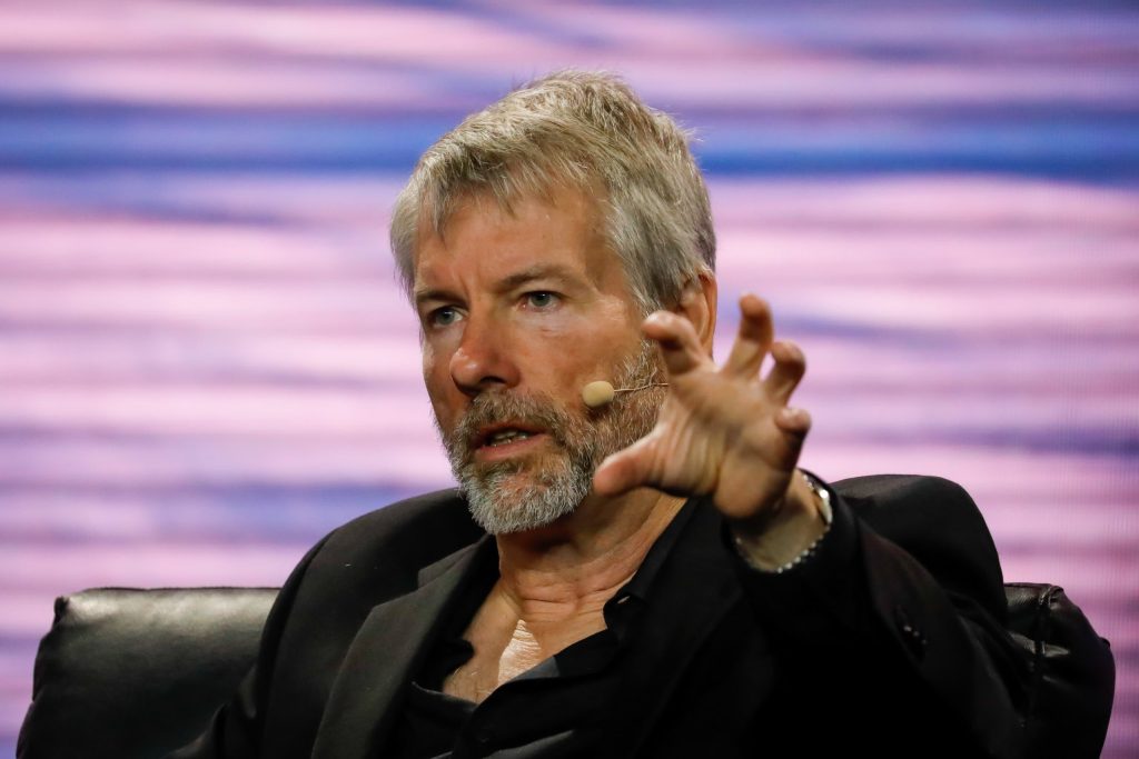 This article delves into MicroStrategy's strategic investment in bitcoin, led by CEO Michael Saylor, and its consequent financial gains. It covers the recent surge in bitcoin's value, the company's status as a major corporate holder of the cryptocurrency, and the broader implications for the tech and investment sectors.</p> 