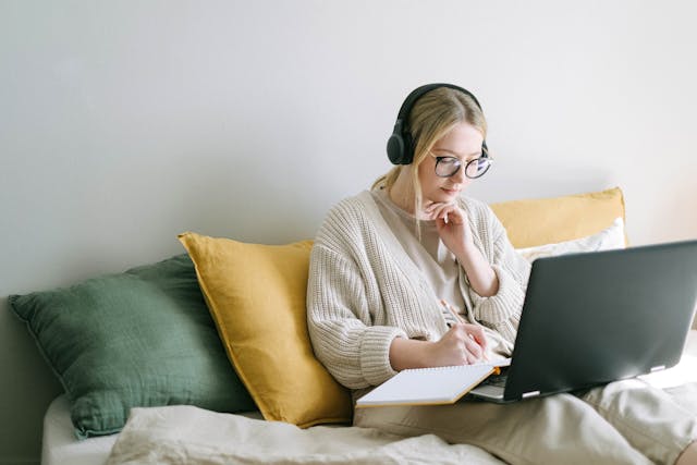 4 Types of At-Home Businesses Perfect for Females 4 Types of At-Home Businesses Perfect for Females