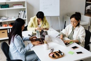 female business owners collaborating on digital business ventures