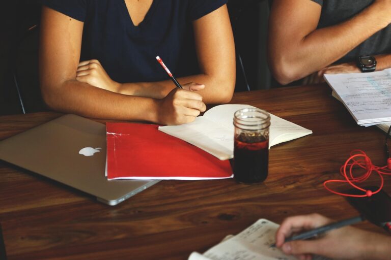 Women-Led Health Tech And Biotech Companies Scale With Strategic Capital And Outsourced Manufacturing 2 women entrepreneurs pitching to investors and building capital relationships