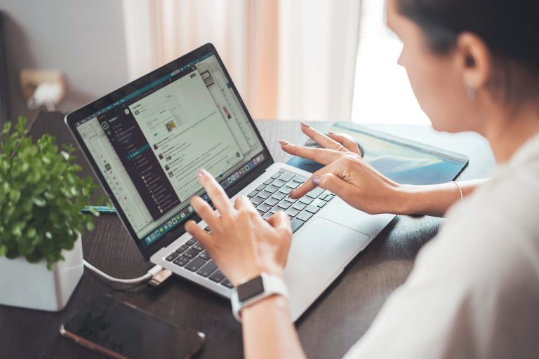 AI Chatbots Produce Weaker Writing for Women, Johns Hopkins Study Finds 1 Telework, technology, laptop, and connection