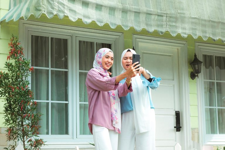Muslim, girls, selfie, and friends