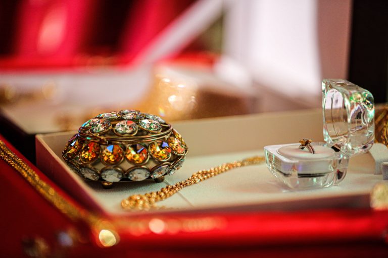 Close-up of a luxurious jewelry box with exquisite gold and jeweled accessories in an elegant display